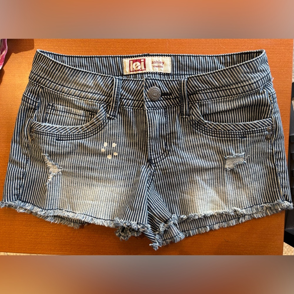 L.e.i Ashley Vintage Y2K Low Rise Railroad Stripe Distressed Short Shorts Size 1